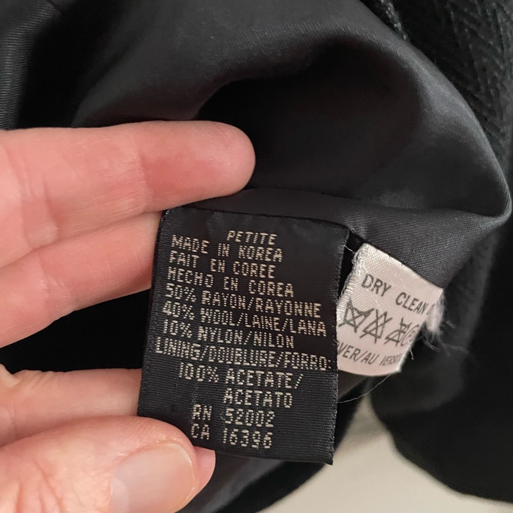 Liz Claiborne 4 Button Black Blazer 12 Petite - Picture 4 of 5